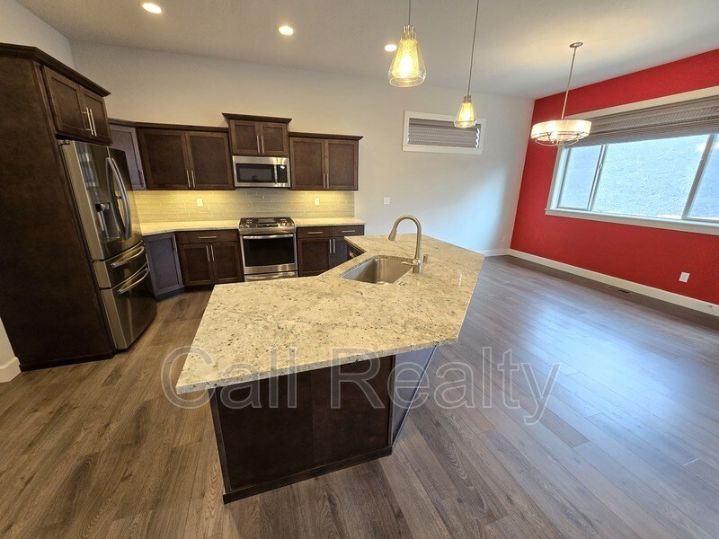 Building Photo - 5530 N Radium Ln