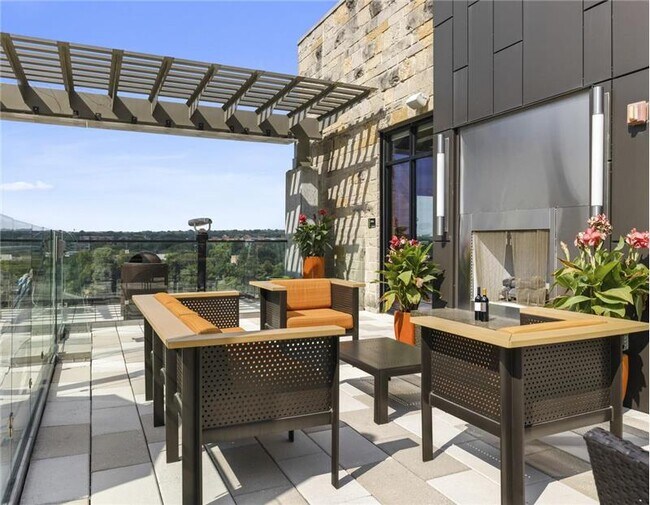 Building Photo - 117 1/2 Sandra Muraida Way