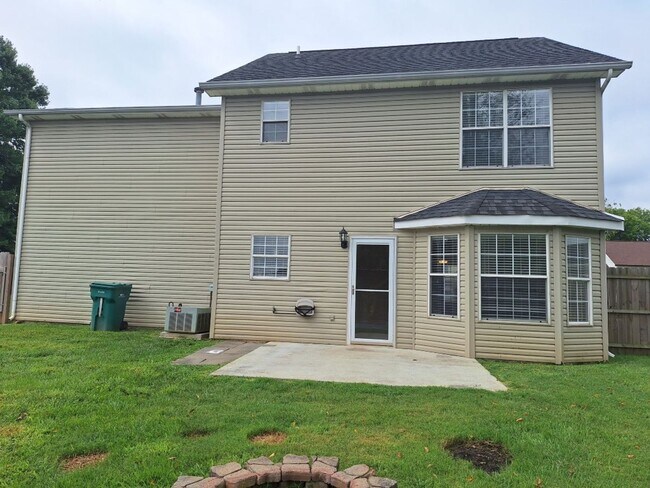Building Photo - Convenient location to interstate in North...