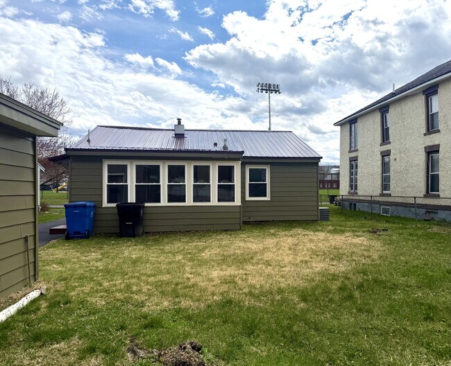 Building Photo - 30 Randall St