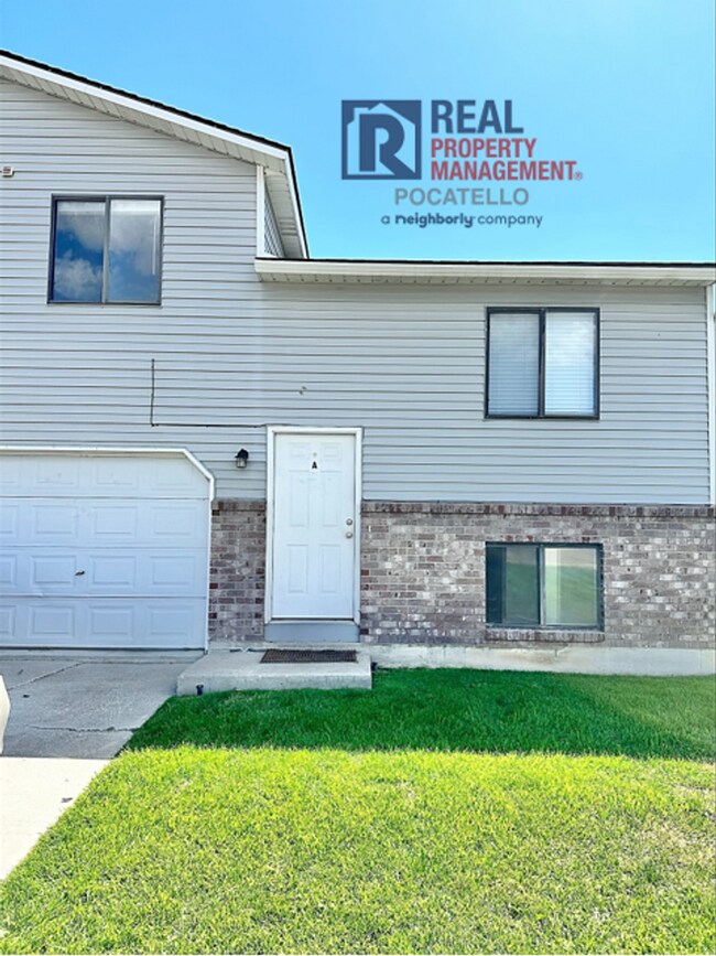 Building Photo - 1215 Cottage Ave