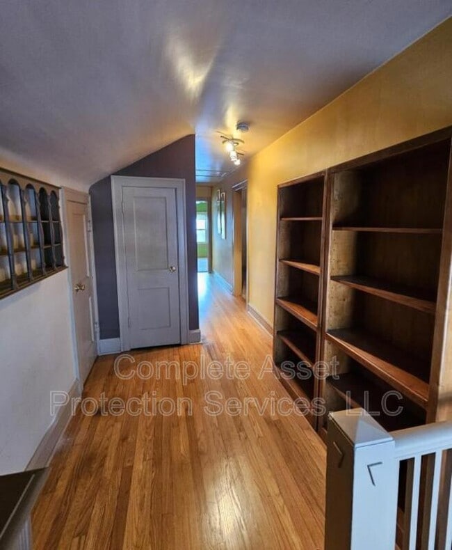 Building Photo - 1726 Davis Ave