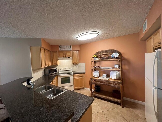 Building Photo - 6100 Bahia Del Mar Cir