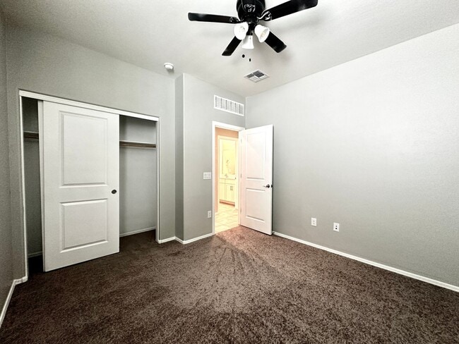 Building Photo - Stunning 4-bedroom, 2-bathroom home located in the vibrant community of Sahuarita, AZ