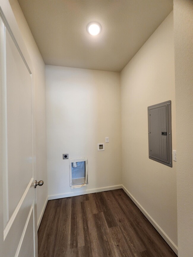 Building Photo - 20963 Oregon St