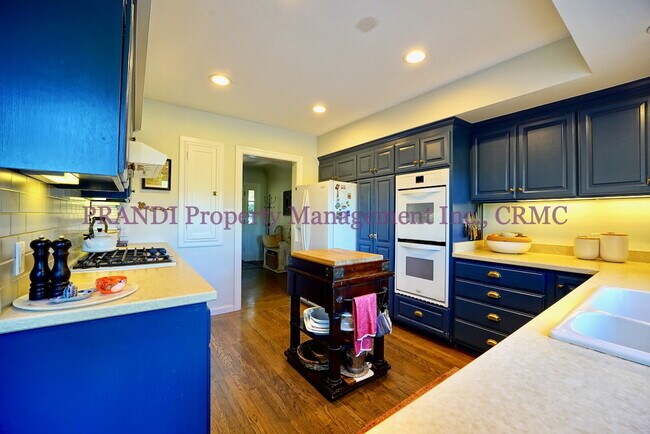 Building Photo - 3-Bedroom, 3-Bath Home with Expansive View...