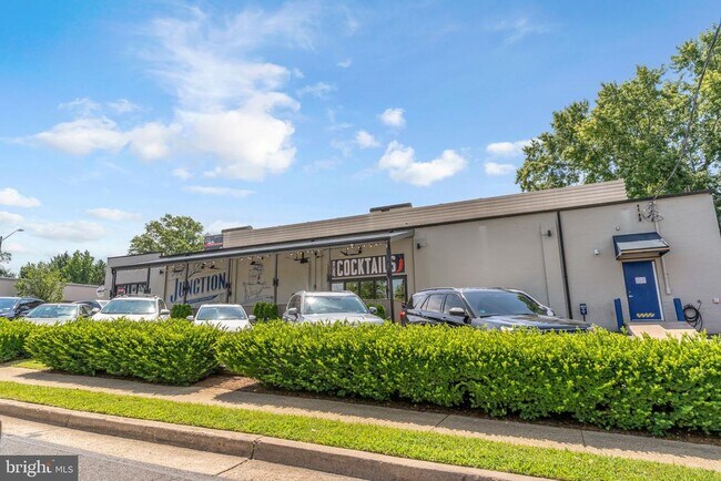 Building Photo - 1800 Mt Vernon Ave