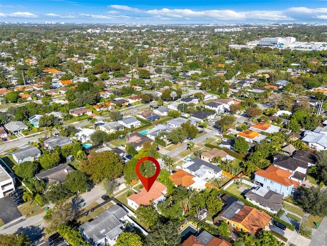 Building Photo - 3965 SW 60th Ct