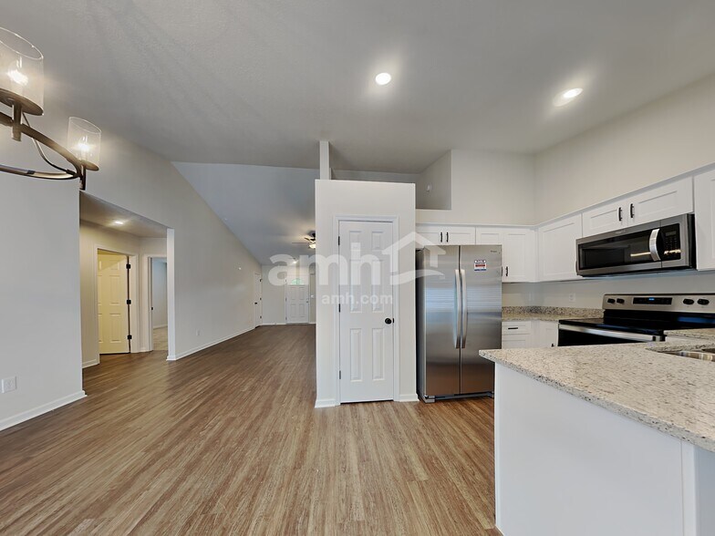 Building Photo - 651 Grover Dr