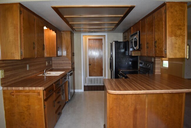 Building Photo - 3 Bedroom in Copperas Cove Established Neighborhood!