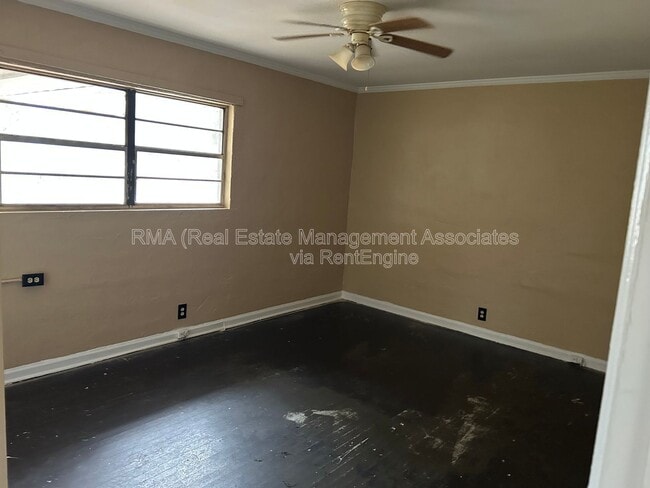 Building Photo - 220 E Central Ave