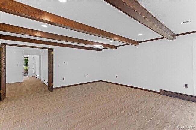 Building Photo - 3765 Ruthland Rd