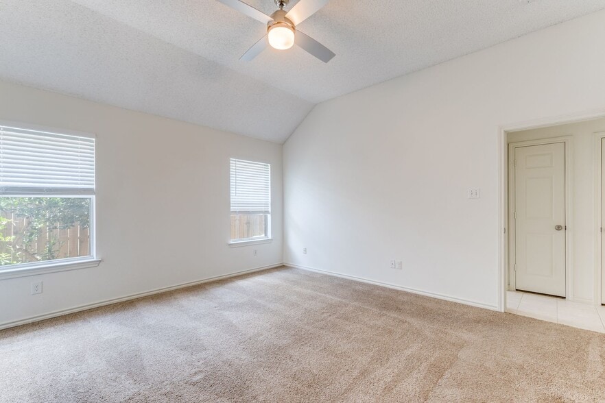 Building Photo - 1523 Wayside Dr