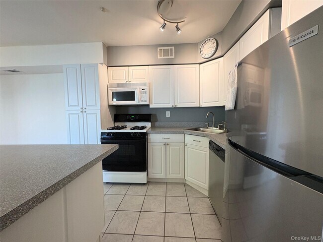 Building Photo - 254 Fairview Cir