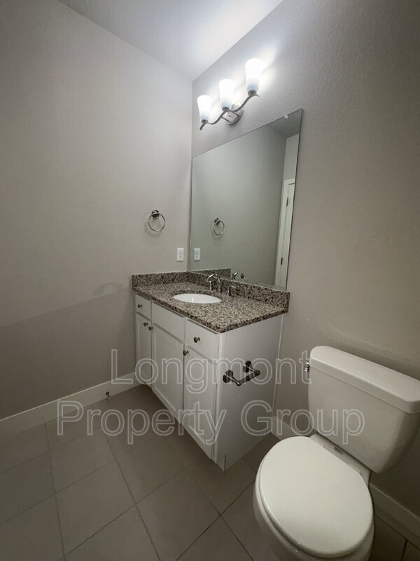 Building Photo - 1303 S Oak Ct.