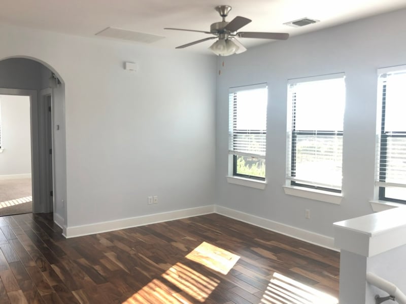 Building Photo - 1501 Lorraine Loop