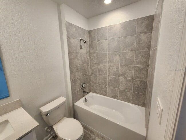 Building Photo - 2713 Runners Cir