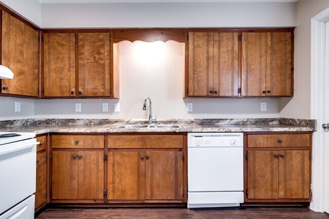 Building Photo - 1184 Meadowview Dr