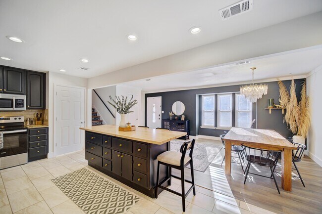 Building Photo - 1024 Juniper Ave