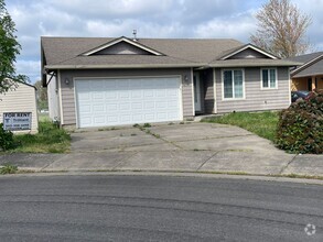 Building Photo - RENOVATED 3 Bed 2 Bath Home on Dead End St...