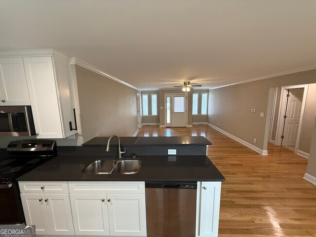 Building Photo - 657 Athens St