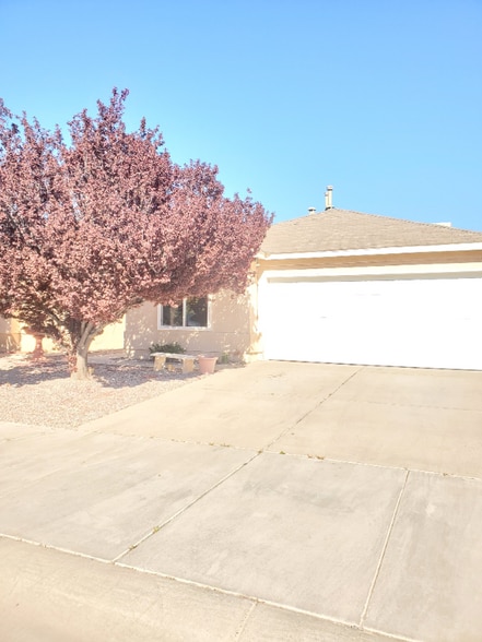 Primary Photo - 332 Vista Del Angel SW