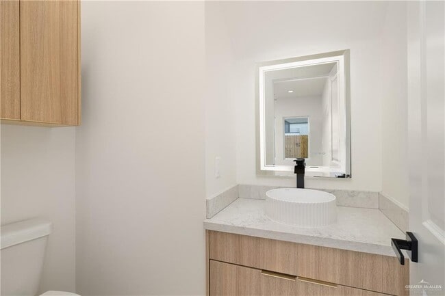 Building Photo - 19 S K Center St