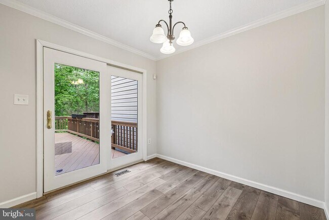 Building Photo - 8727 Thornbrook Dr
