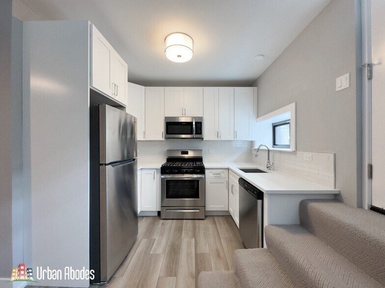 Building Photo - 3941 N Janssen Ave