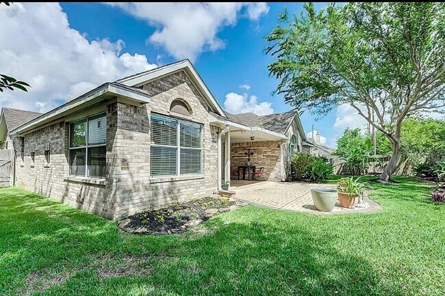 Building Photo - 2617 Sunday House Dr