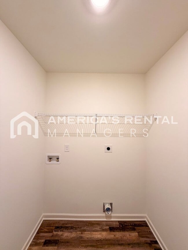 Building Photo - Coming Soon! Available to view NOW!!! Comfortable and Bright Tuscaloosa Home