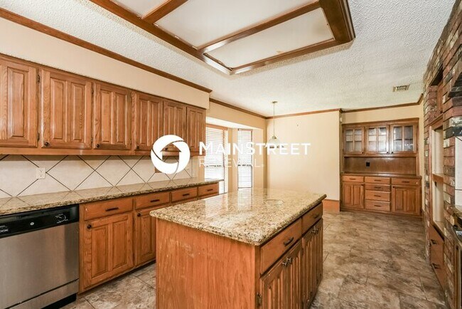 Building Photo - 3 Bedroom Pet-Friendly Home in DeSoto, TX ...