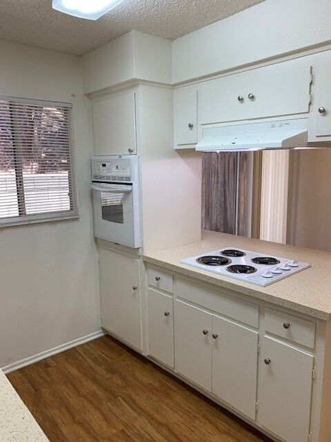 Building Photo - BEAUTIFUL 2STORY 2BD 1.5BA TOWNHOME STYLE ...