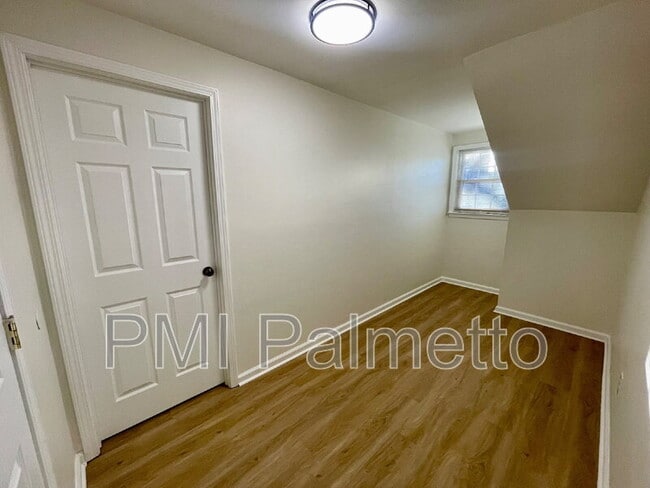 Building Photo - 2816 Wales Rd