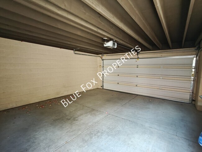 Building Photo - 2415 W Calle Retana