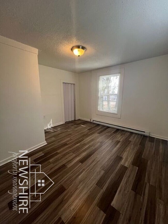 Building Photo - 458 Arch St