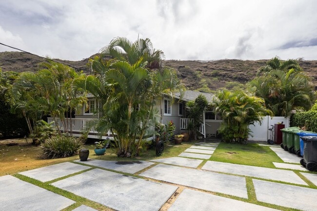Building Photo - Privately Gated, Cool, Furnished Home, Tuc...