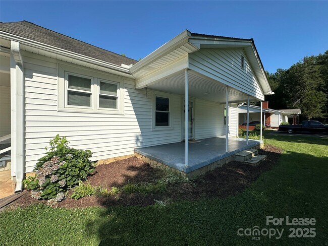 Building Photo - 4537 Burton Ln