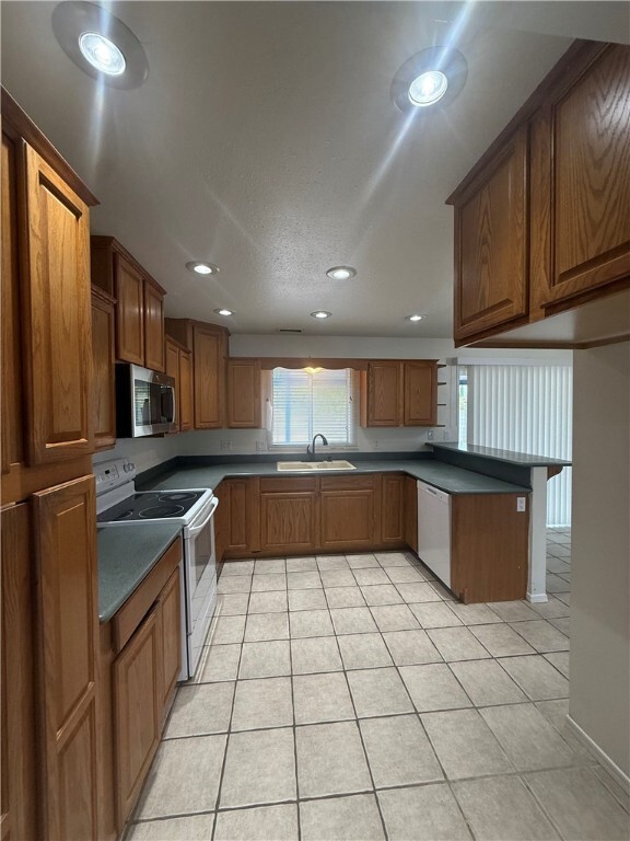 Building Photo - 1943 Pico St