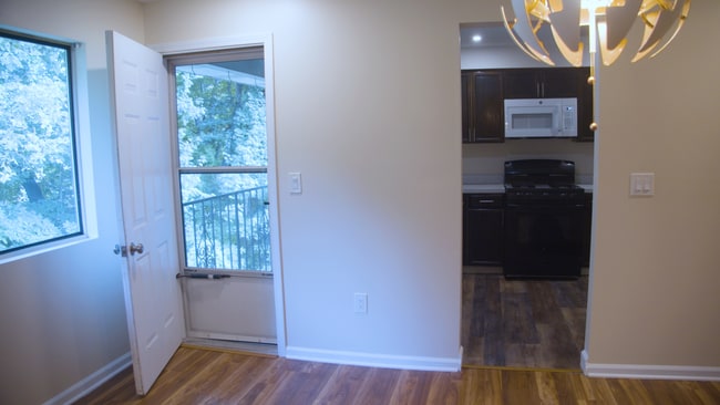 Building Photo - 140 Thompson St