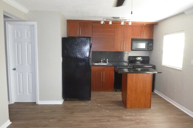 Building Photo - 1529 Catherine St