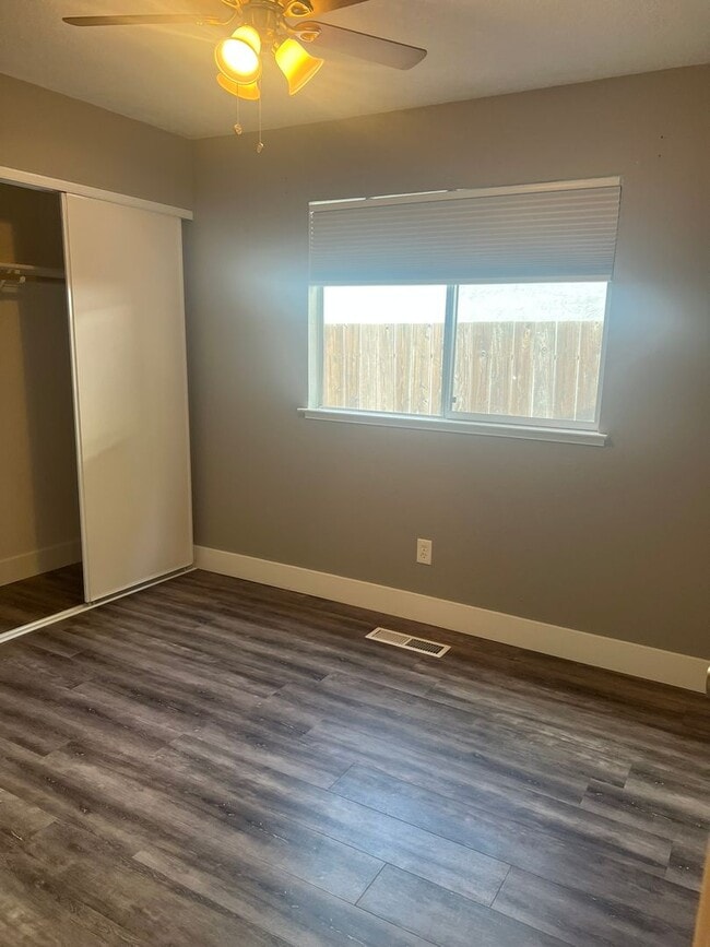 Building Photo - Three Bedroom, Two Bathroom Single Family ...