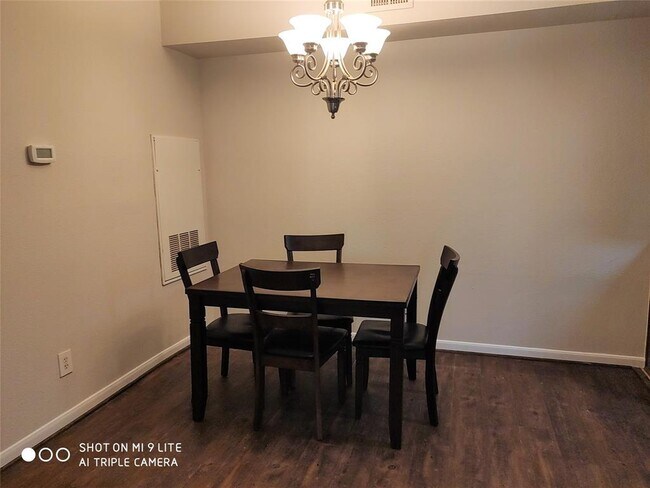Building Photo - 2255 Braeswood Park Dr