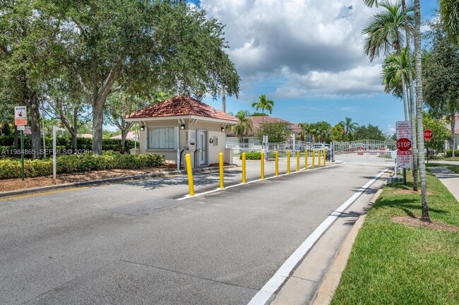 Building Photo - 18860 SW 25th Ct