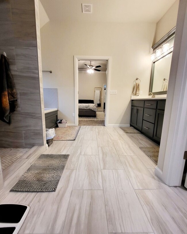 Building Photo - You Could Call This Beautiful 4-Bed, 2-Bat...