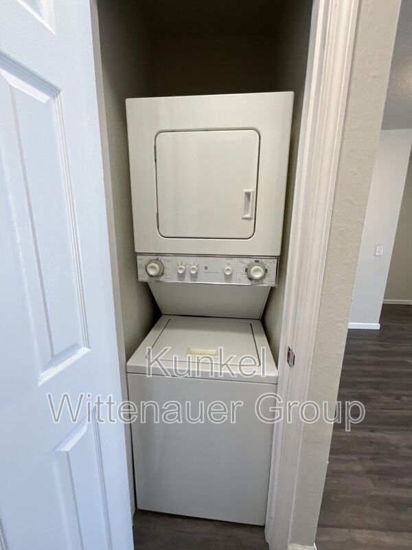 Building Photo - 19 Twin Oaks Dr