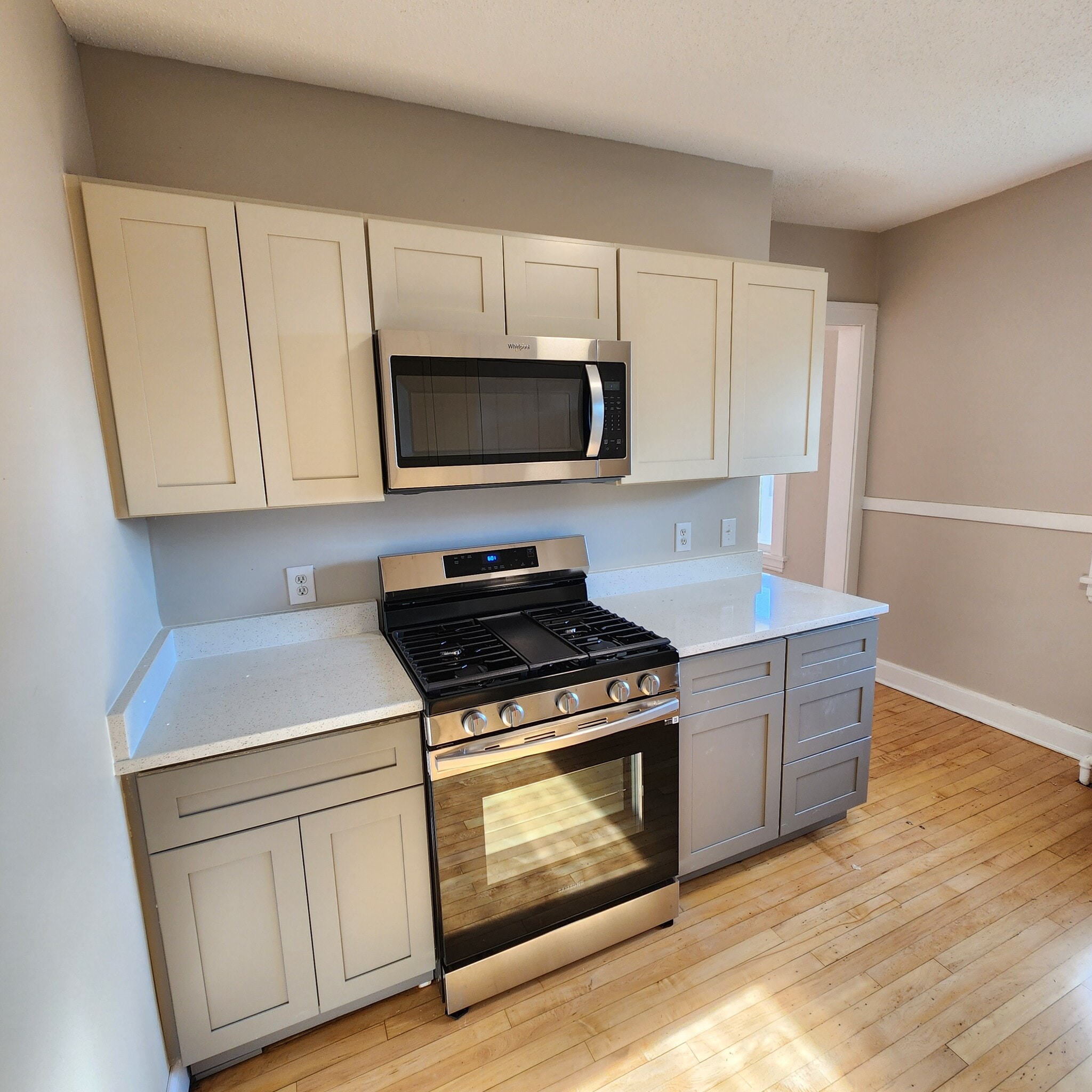 Building Photo - 428 W Franklin Ave