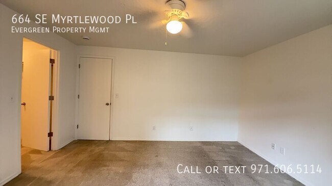 Building Photo - 664 SE Myrtlewood Pl