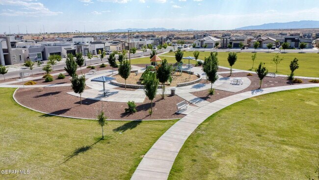 Building Photo - 3921 Desert Dunes Dr