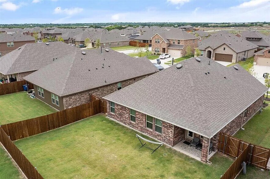 Building Photo - 604 Saddle Club Way